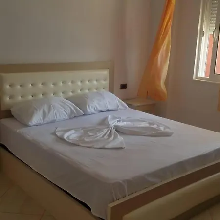 With Sea View Apartament Saranda